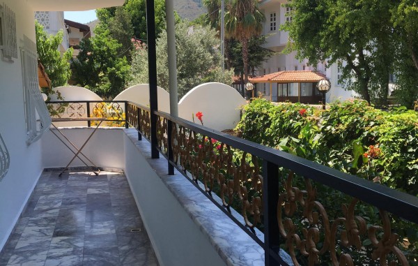 Güneş Apartments İçmeler