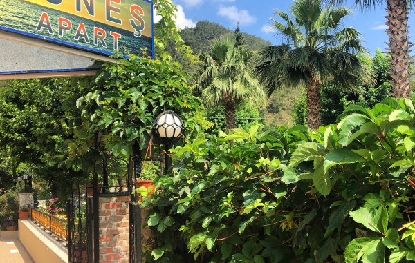 Güneş Apartments İçmeler